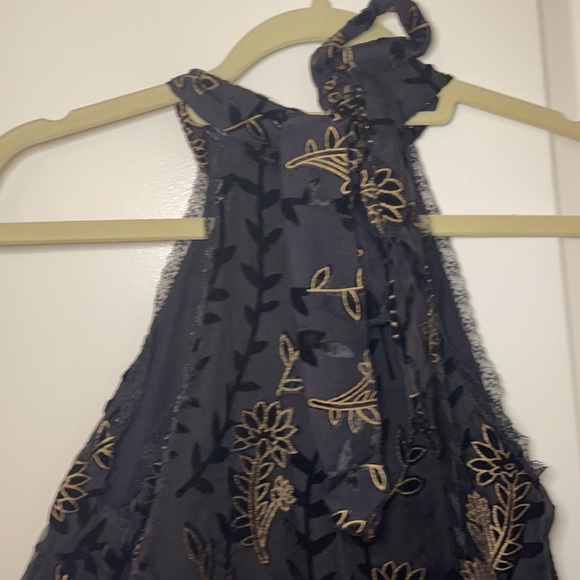 Lost and wander black dress with tie in back - Picture 3 of 4